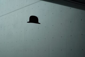 Photo styling with hat